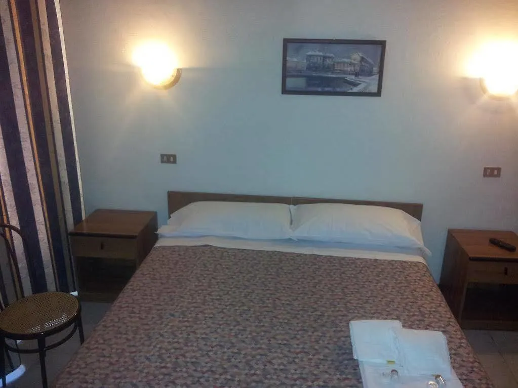 Hotel Albergo Leonardo Da Vinci Milan Italy